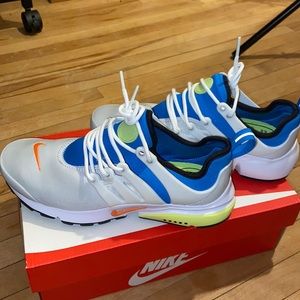 I am selling these adorable women’s Nike air prestos that have never been worn.
